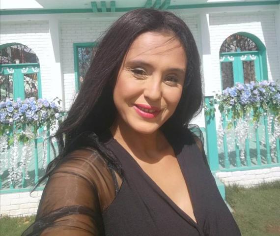 فنانة شهيرة: «ببيع حلويات والشغل مش عيب»