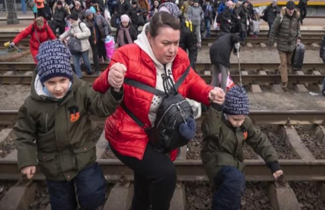 نزوح ولجوء ودمار شامل.. مشاهد من الغزو الروسي لأوكرانيا «فيديو»