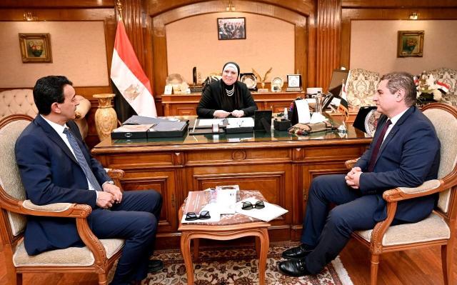 وزيرة التجارة والصناعة