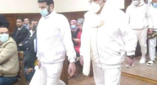 وصول المتهمين في قضية الآثار الكبرى لحضور جلسة محاكمتهم