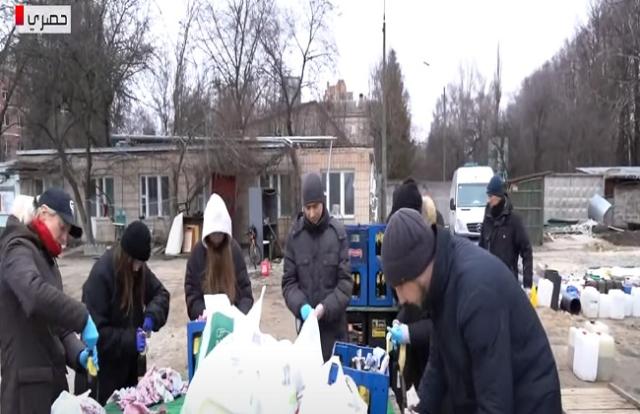 شاهد.. تدريبات المدنيين في أوكرانيا لمواجهة الغزو الروسي