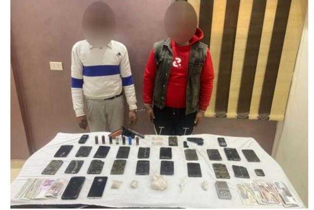 سقوط شخصين بحوزتهما 2 كيلو حشيش وهيروين وأسلحة نارية بروض الفرج
