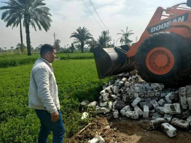 إصلاح الأعطال وإعادة انتظام ضخ المياه في إهناسيا.. صور