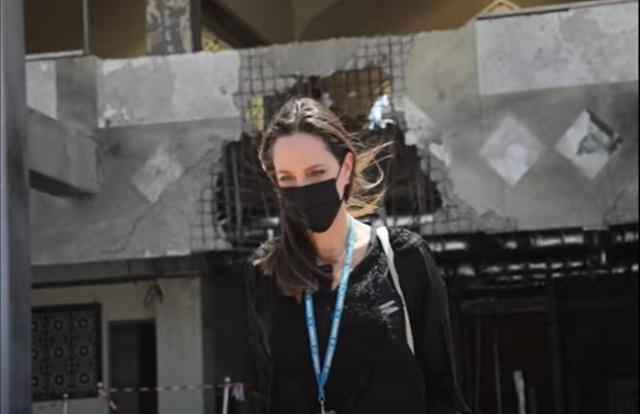 لتسليط الضوء على معاناة الشعب.. أنجلينا جولي تصل اليمن في زيارة رسمية  «فيديو»