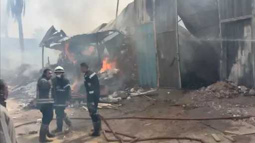 مصرع سيدة وإصابة شخصين في حريق بمخزن أخشاب... مصرع سيدة وإصابة شخصين في حريق بمخزن أخشاب بالدقهلية