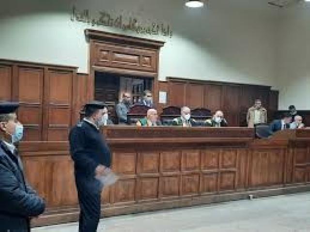 مصدر أمني يكشف حقيقة تمزيق شقيق نائب الجن ملابسه أثناء نظر قضية الآثار الكبرى