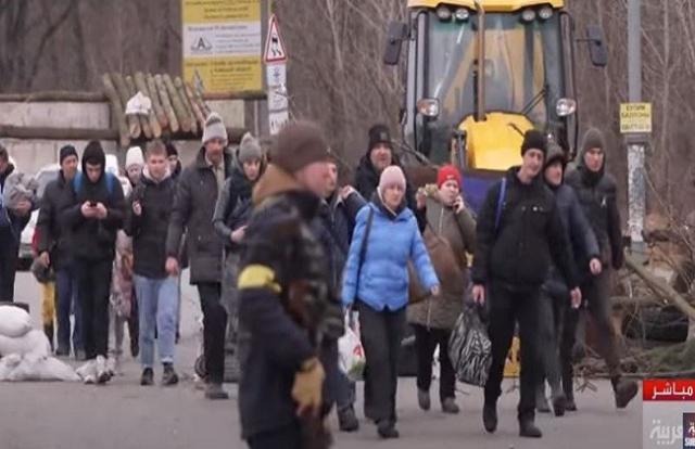 لحظة خروج المدنيين من أوكرانيا بعد هدنة روسية «فيديو»