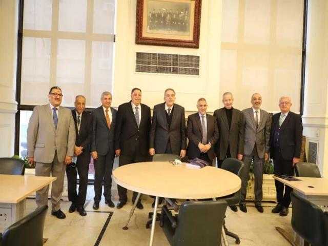 «تجارية الإسكندرية» تبحث الآثار الاقتصادية للحرب الروسية الأوكرانية