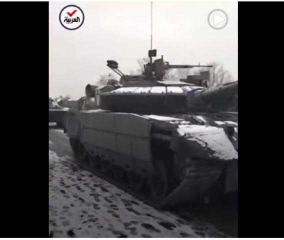 شاهد.. كتيبة دبابات روسية تتقدم في ضواحي العاصمة كييف