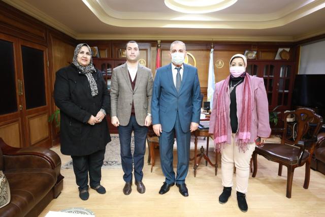 محافظ كفر الشيخ يستقبل وكيل وزارة الصحة 