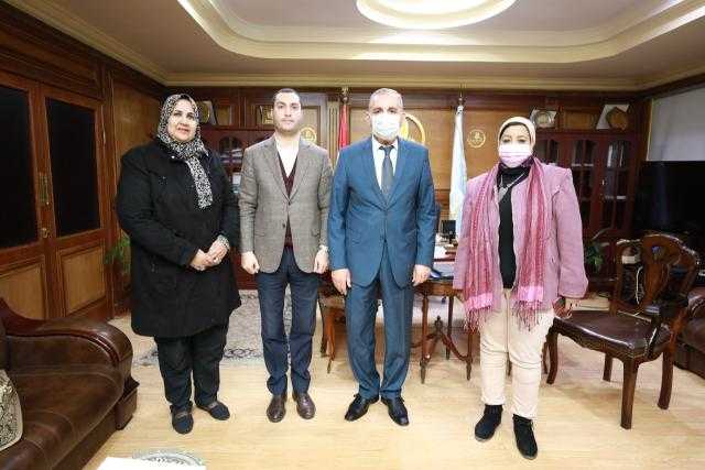 محافظ كفر الشيخ يكرم ”سوسن سلام” ويستقبل ”إلهام محمود” وكيل وزارة الصحة