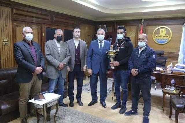 محافظ كفر الشيخ يهنئ فريق كرة اليد في بيلا لحصوله على بطولة الجمهورية