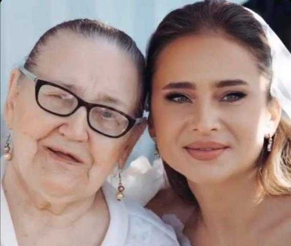 رسالة خاصة من نيللي كريم لوالدتها في يوم المرأة العالمي