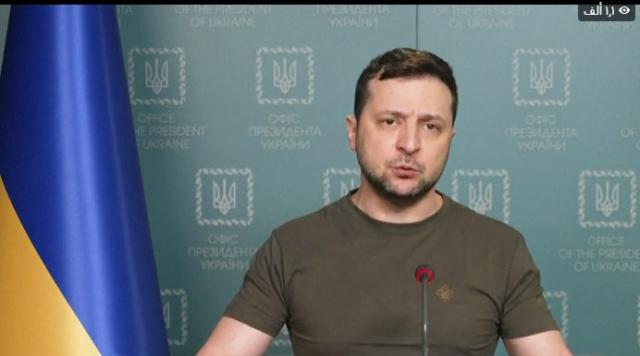 زيلينسكي: ليس لدينا مواد غذائية.. والممرات الإنسانية غير آمنة