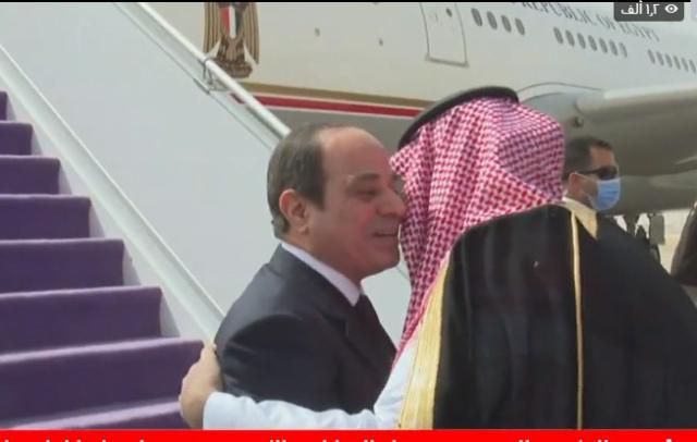 لحظة استقبال محمد بن سلمان للرئيس السيسي «فيديو»