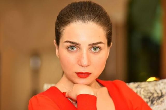 مي عز الدين تواصل تصوير مشاهدها في «جزيرة غمام»