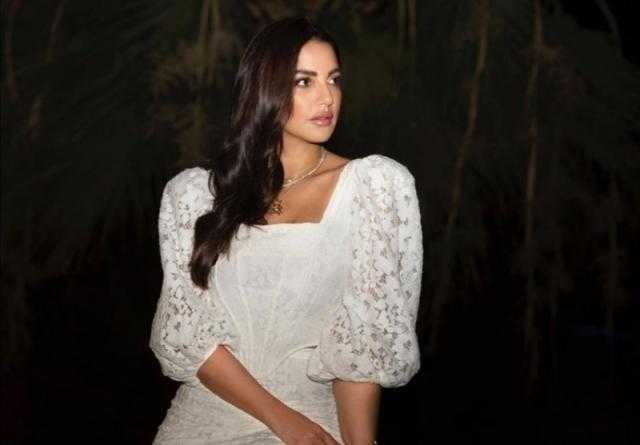 «كل عيد وأنتِ الصمود».. هكذا احتفلت درة بعيد المرأة