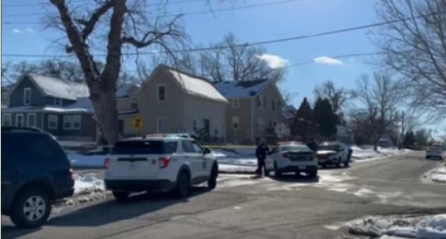 فيديو يوثق مقتل مراهق بطلق ناري خارج مدرسة أمريكية