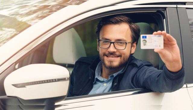 كيف تجدد رخصة سيارتك بسهولة من داخل وحدات المرور؟.. فيديو