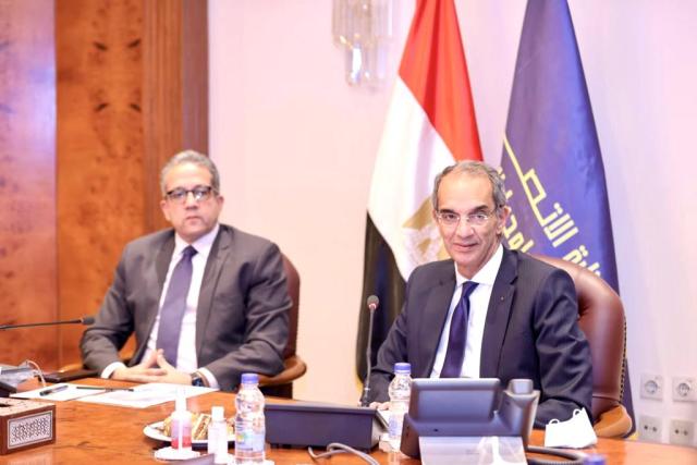 وزير السياحة والآثار والاتصالات