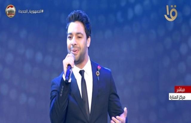 أحمد جمال يقدم أغنية حماسية عن شهداء مصر أمام الرئيس السيسي
