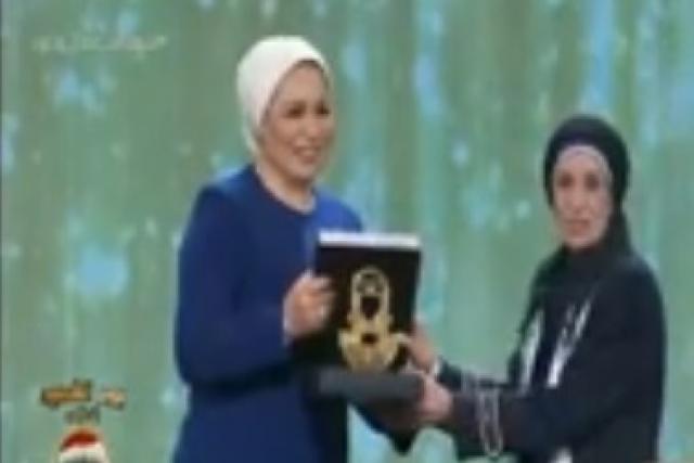 رجاء حسين عن تكريمها من انتصار السيسي: «اللي إحنا فيه ده عظمة»