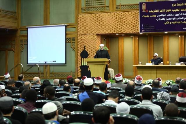 وكيل الأزهر يكرم الطلاب الوافدين الفائزين في مسابقة «مواهب وقدرات»