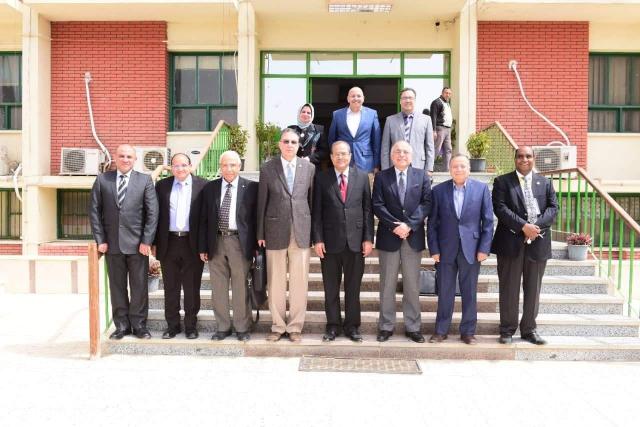 رئيس جامعة سوهاج يشهد فعاليات ورش عمل مؤتمر صحة وتنمية المرأة