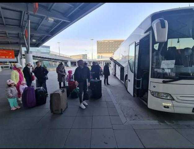 متطوعو الهلال الأحمر يُجهزون لنقل الطلاب المصريين النازحين من أوكرانيا عبر بولندا