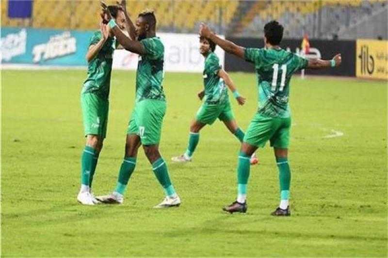 المصري يقتسم صدارة الدوري الممتاز مع إنبي بثنائية في شباك سموحة