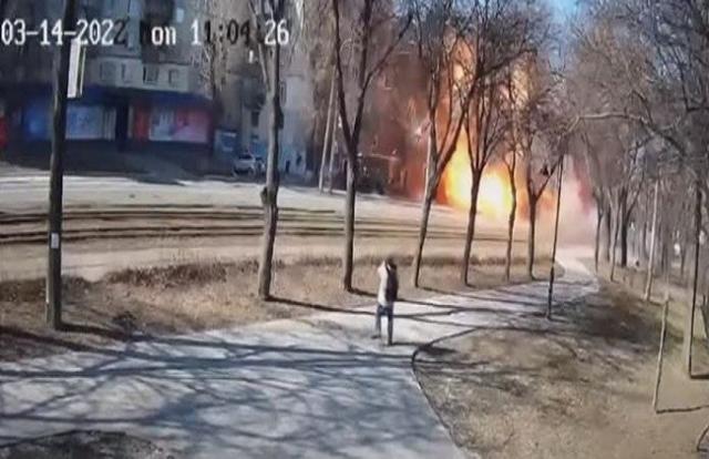 لحظة سقوط صاروخ في العاصمة الأوكرانية كييف «فيديو»