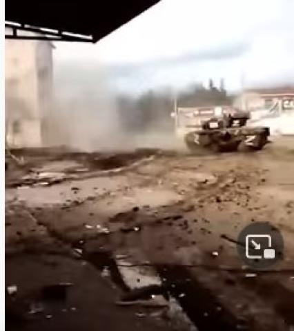 شاهد.. اشتباك بالقذائف بين دبابتين روسية وأوكرانية