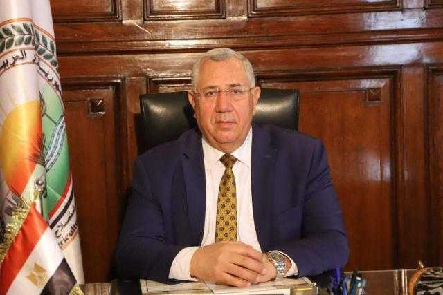وزير الزراعة يفتتح خطا لإنتاج لقاحات الدواجن