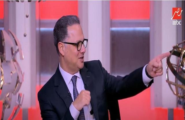 شريف عامر لمعد برنامجه: «الباشا ده مش لابس الكمامة ليه؟» - فيديو