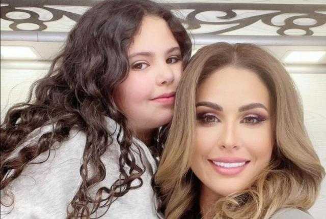 مي سليم تخطف الأنظار في أحدث ظهور برفقة ابنتها.. صور