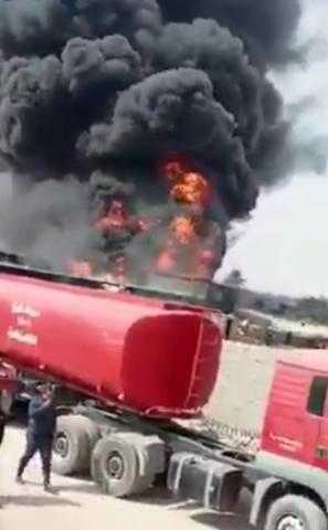 اللحظات الأولى لحريق ضخم بمصنع تنر وبويات بأبورواش