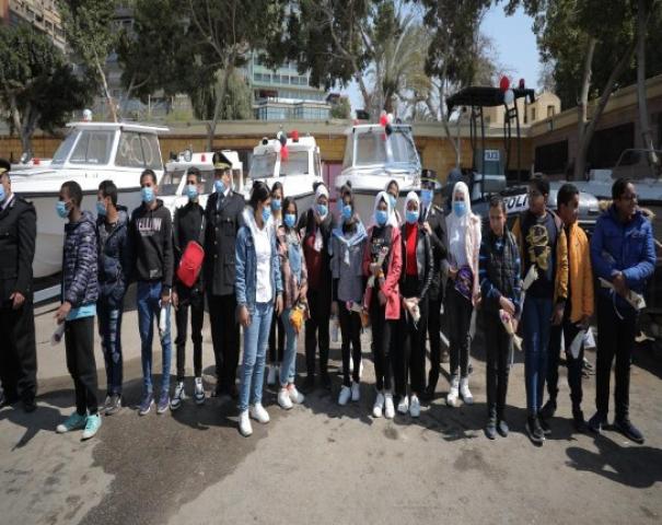 الداخلية تنظم زيارة للأطفال ذوي الهمم والأيتام لمركز التدريب البحري «صور»