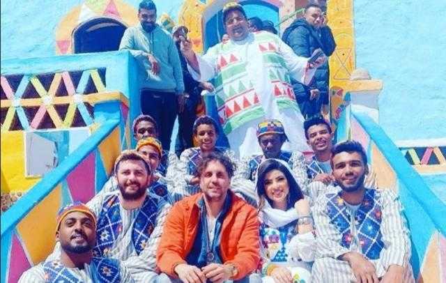شاهد.. أحدث ظهور لـ شيكو وهشام ماجد من كواليس «اللعبة» في أسوان