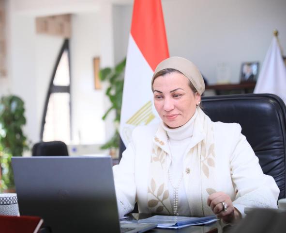 وزيرة البيئة