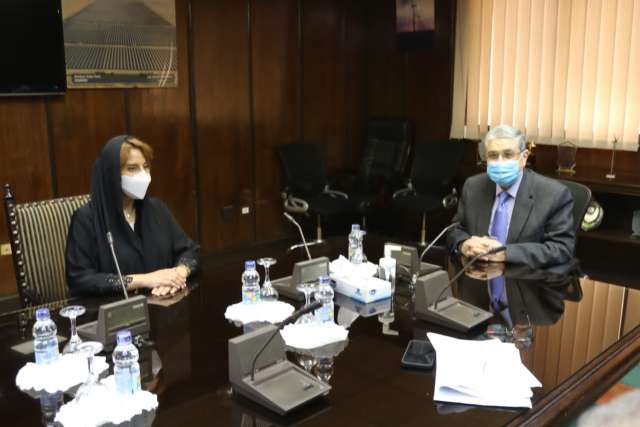 جانب من مباحثات وزير الكهرباء وسفيرة الامارات بالقاهرة