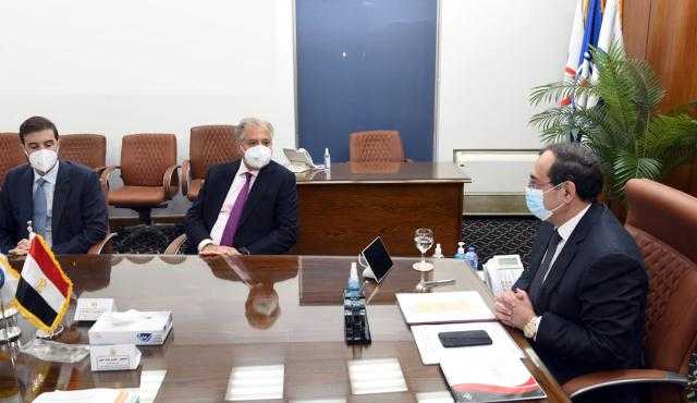 مباحثات مشتركة لدعم أنشطة النقل البحري للبترول والغاز المسال