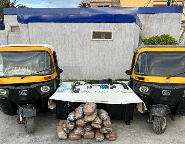 سقوط تشكيل عصابي بحوزته 60 كيلو حشيش وأسلحة في دمياط