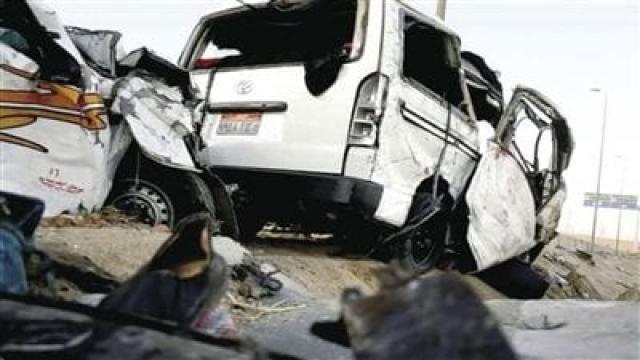 إصابة شخصين في انقلاب سيارة بقنا
