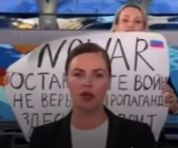 لا للحرب.. كارثة عبر تليفزيون «بوتين»  على الهواء