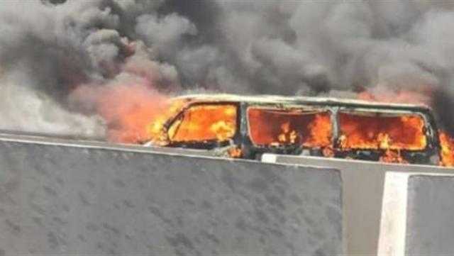 السيطرة على حريق «ميكروباص» في الجيزة