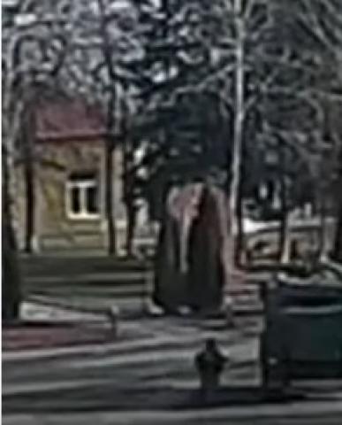 مشهد مرعب لسقوط جندي روسي من دبابة «فيديو»