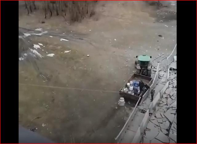 شاهد.. فيديو يكشف حيلة مزارع أوكراني في توصيل الحليب لزبائنه