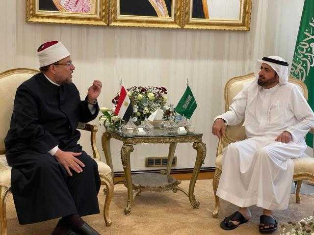 وزير الأوقاف يلتقي وزير الحج السعودي في جدة - صور