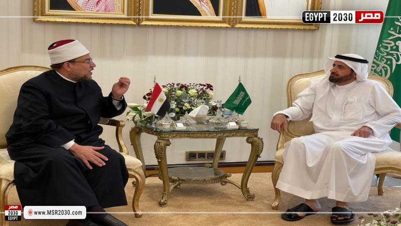 وزير الأوقاف خلال الزيارة 