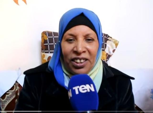 روايات مؤثرة تحكيها الأم المثالية البديلة في أسيوط  - فيديو